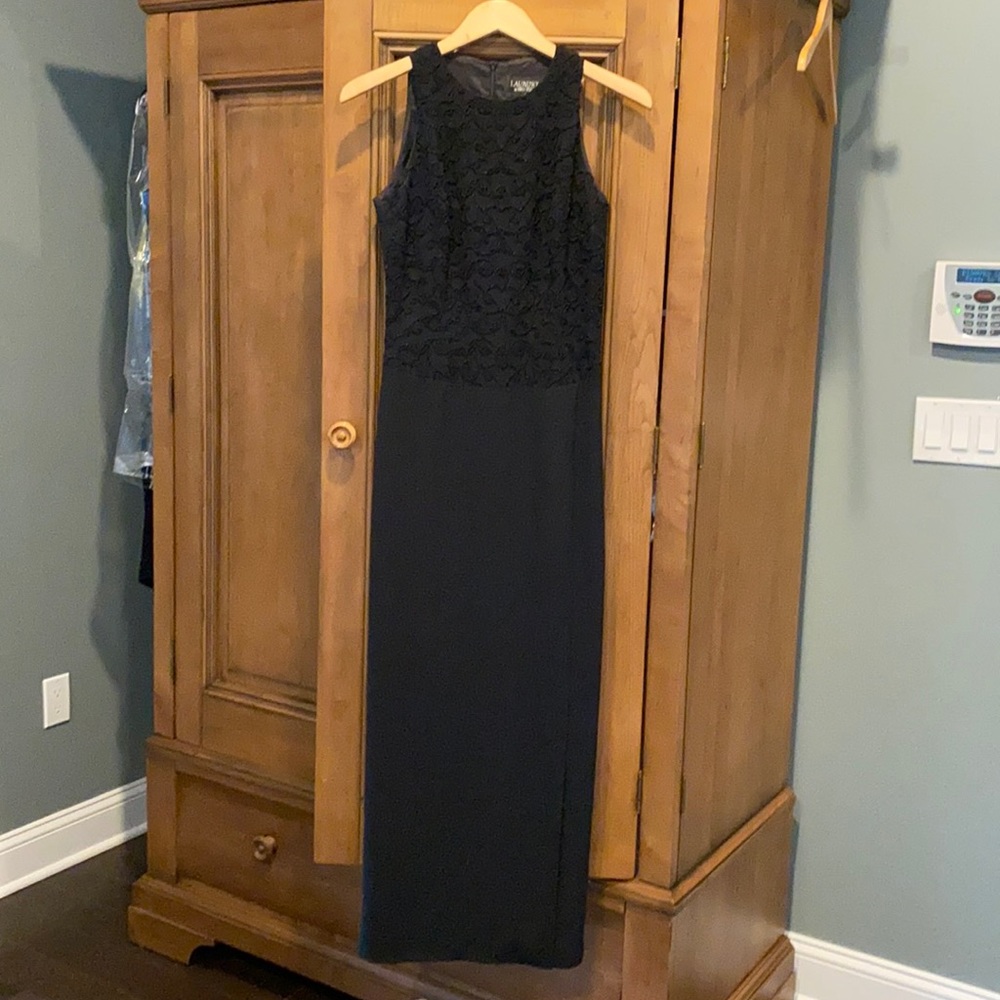 Laundry by Shelli Segel gown